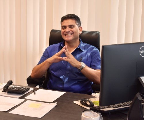 Shimo Fhima, CEO of Elite Hemp Products. Entrepreneur, visionary, hustle, Motivated. Shimon Fhima is an experienced busines visionary. Owner and visionary ofElite Hemp Products. 